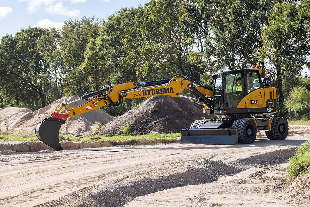 MX14G Left Side View Reach Digger Arm